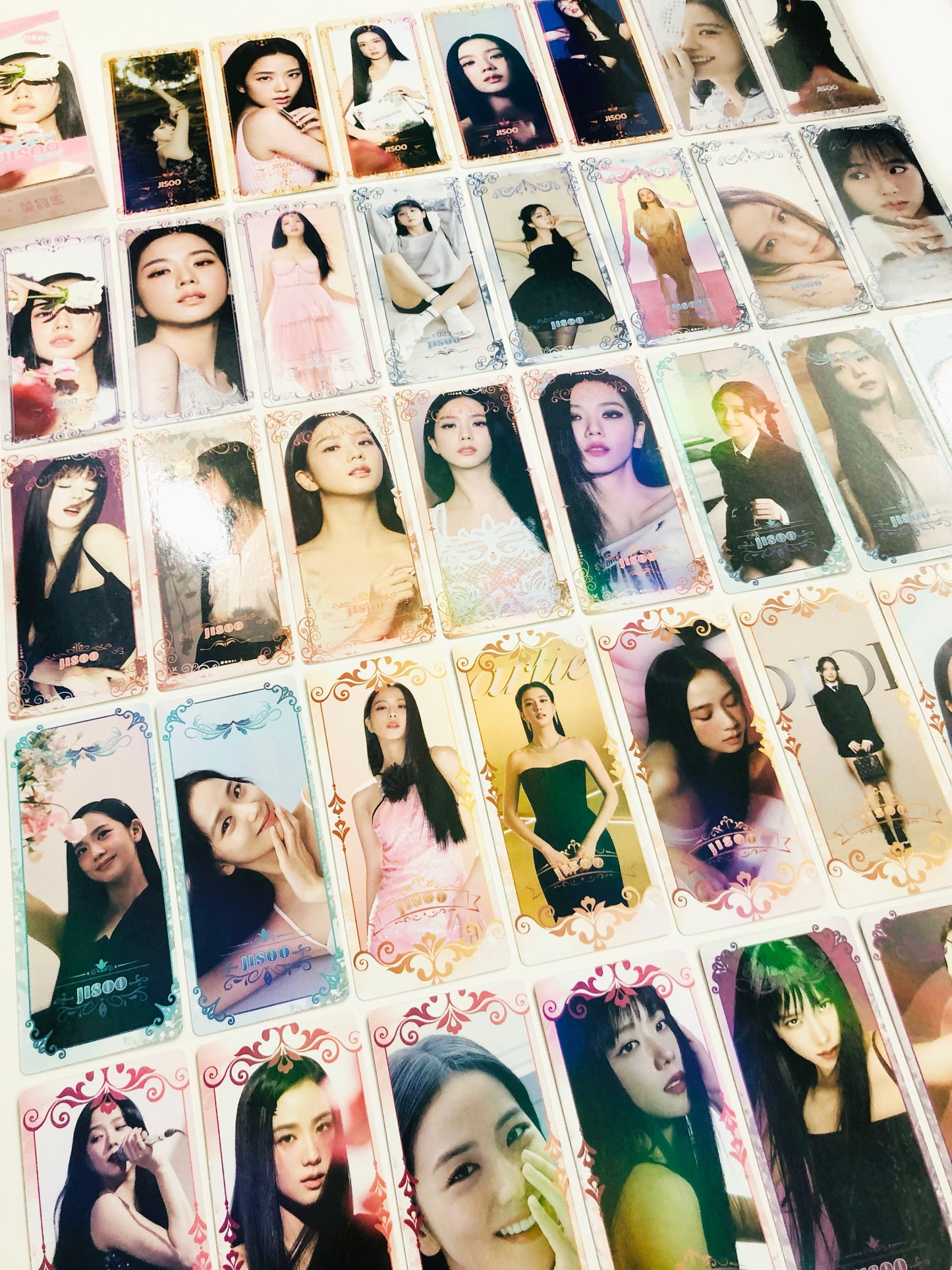 Jisoo Holographic double sided bookmarks/ticket Set (40 pcs)