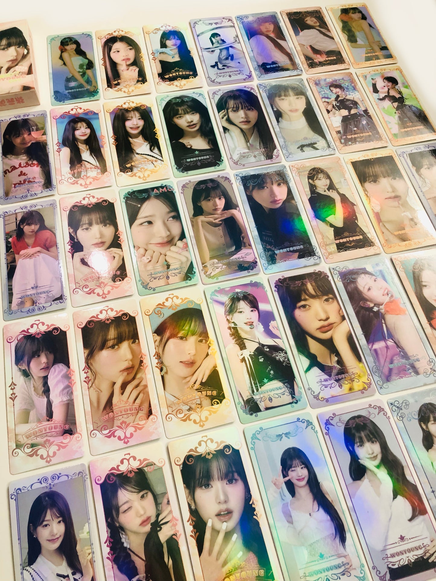 Wonyoung Holographic double sided bookmarks/ticket Set (40 pcs)